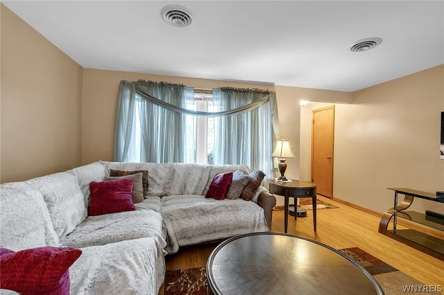 145 Cresthaven Drive, Amherst, NY 14225