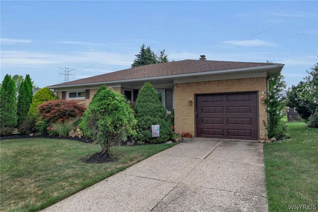 145 Cresthaven Drive, Amherst, NY 14225