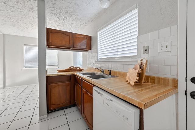 9111 Benthos Drive, Houston, TX 77083