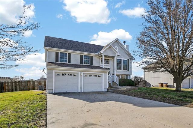 714 S Sunset Lane, Raymore, MO 64083