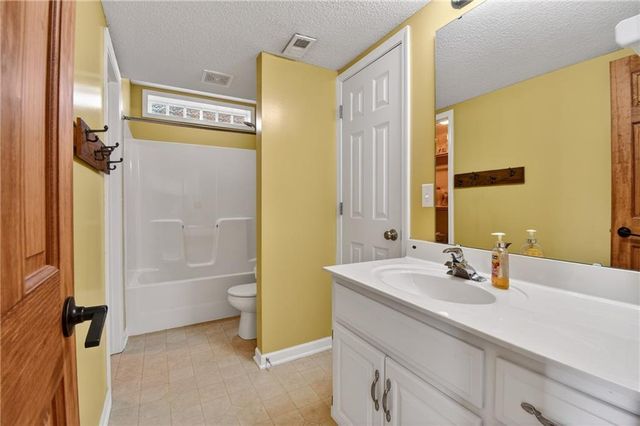 714 S Sunset Lane, Raymore, MO 64083