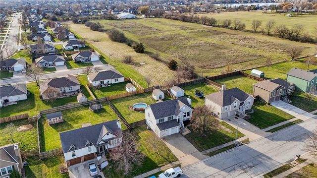 714 S Sunset Lane, Raymore, MO 64083