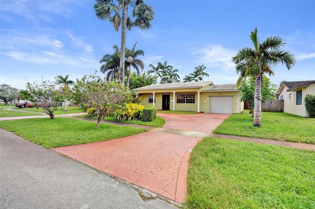 5306 Roosevelt Street, Hollywood, FL 33021