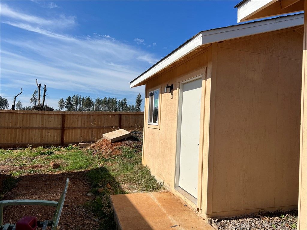 Image 3 of property listing at 1563 Sawpeck Way, Paradise, CA 95969