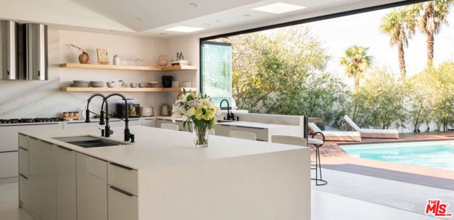 3380 Scadlock Lane, Sherman Oaks, CA 91403