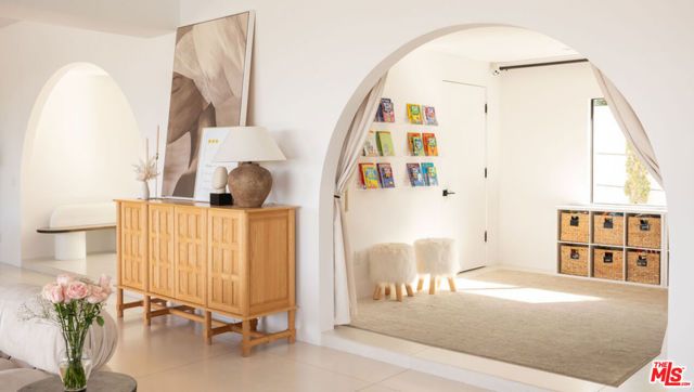 3380 Scadlock Lane, Sherman Oaks, CA 91403