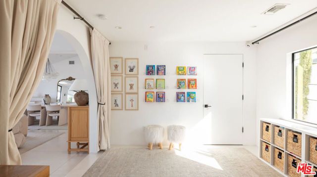 3380 Scadlock Lane, Sherman Oaks, CA 91403