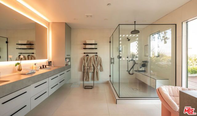 3380 Scadlock Lane, Sherman Oaks, CA 91403