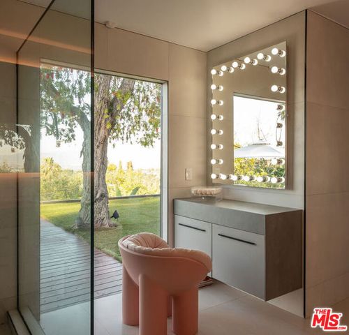 3380 Scadlock Lane, Sherman Oaks, CA 91403