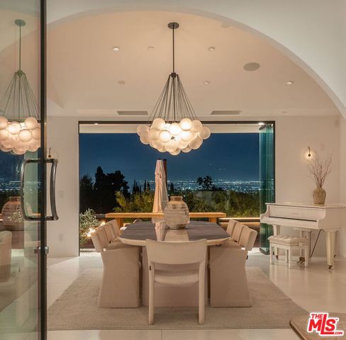 3380 Scadlock Lane, Sherman Oaks, CA 91403