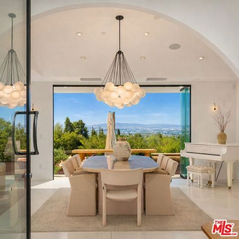 3380 Scadlock Lane, Sherman Oaks, CA 91403