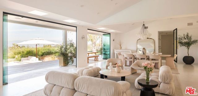 3380 Scadlock Lane, Sherman Oaks, CA 91403