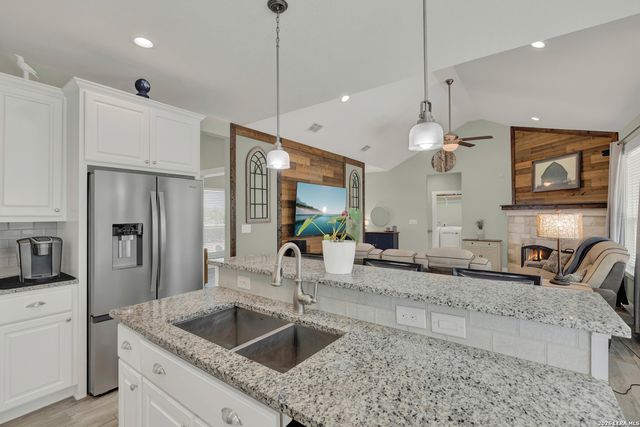 1720 ROCKY RIDGE LOOP, Canyon Lake, TX 78133