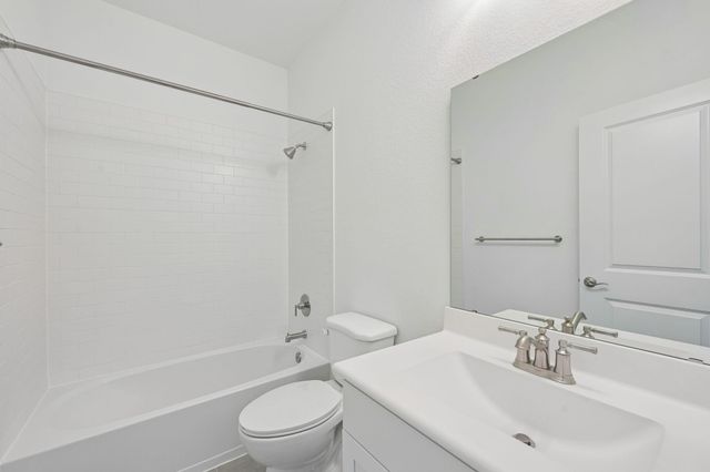 220 Dunovant Drive, Sealy, TX 77474