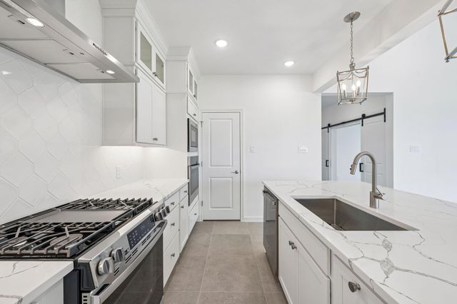220 Dunovant Drive, Sealy, TX 77474