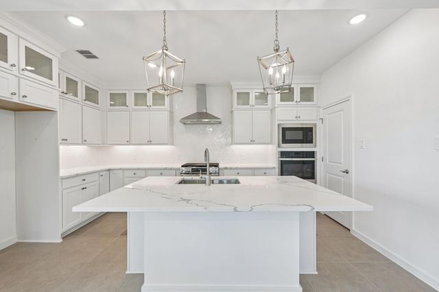 220 Dunovant Drive, Sealy, TX 77474
