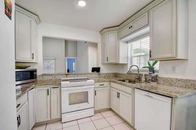 2519 Country Golf Drive, Wellington, FL 33414