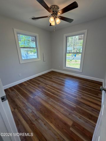 43 Lighthouse Drive, Manahawkin, NJ 08050