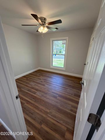 43 Lighthouse Drive, Manahawkin, NJ 08050