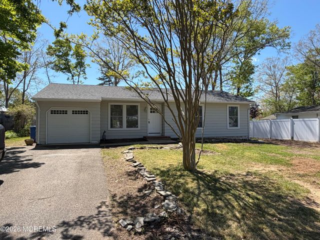 43 Lighthouse Drive, Manahawkin, NJ 08050