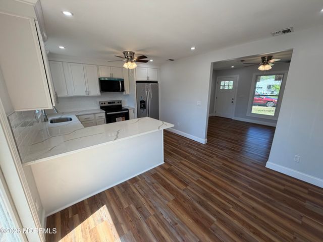43 Lighthouse Drive, Manahawkin, NJ 08050
