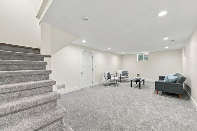 702 LINDBERG Drive, Council Bluffs, IA 51503