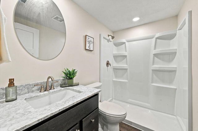 702 LINDBERG Drive, Council Bluffs, IA 51503