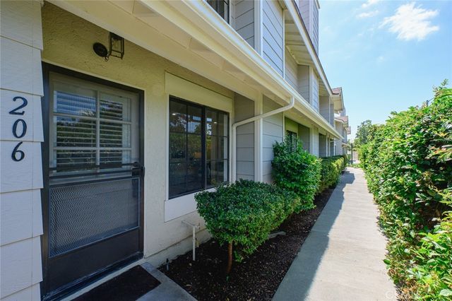 1700 W Cerritos 206, Anaheim, CA 92804