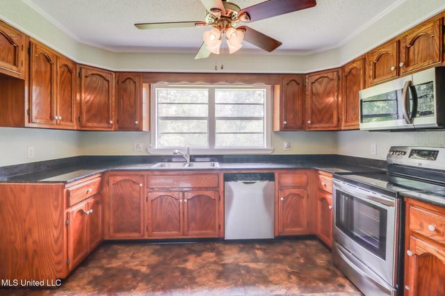 24 Sadie Lee Road, Perkinston, MS 39573