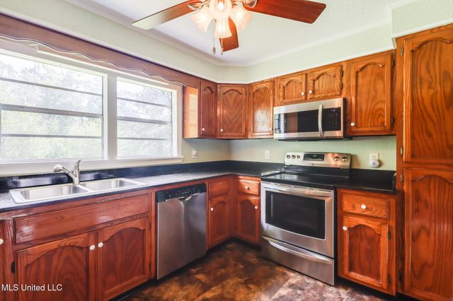 24 Sadie Lee Road, Perkinston, MS 39573