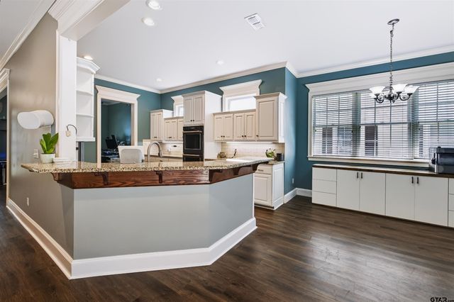 3921 Hanover Place, Tyler, TX 75701