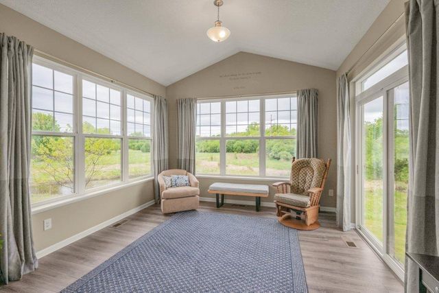 6531 102nd Avenue N, Brooklyn Park, MN 55445