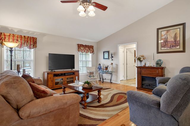 1017 Iroquois Ln, Crossville, TN 38572