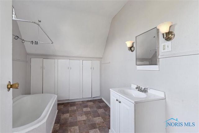 2144 Hawthorne Street, Toledo, OH 43606