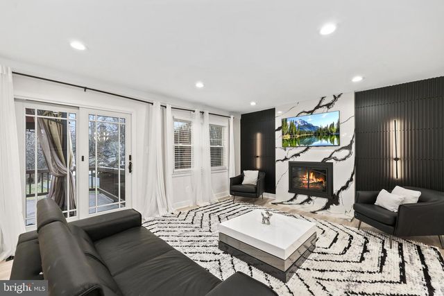 3623 GREAT LAUREL LN, Fairfax, VA 22033