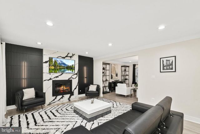 3623 GREAT LAUREL LN, Fairfax, VA 22033