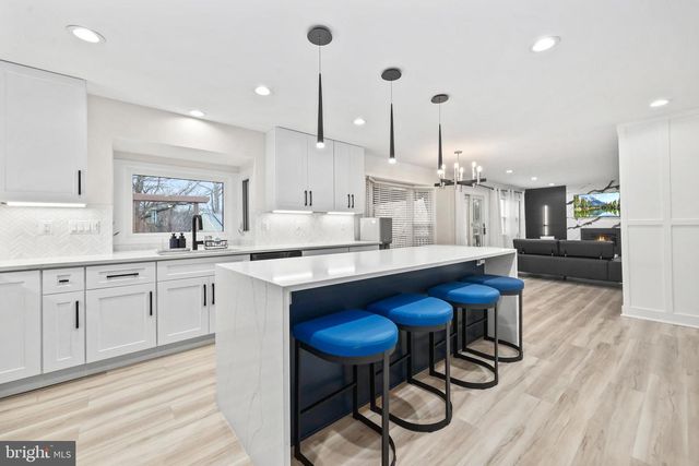 3623 GREAT LAUREL LN, Fairfax, VA 22033