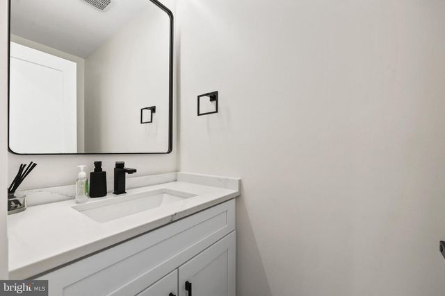 3623 GREAT LAUREL LN, Fairfax, VA 22033