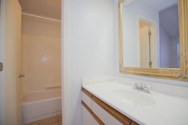 8757 W 106th Terrace, Overland Park, KS 66212