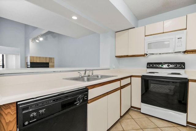 8757 W 106th Terrace, Overland Park, KS 66212