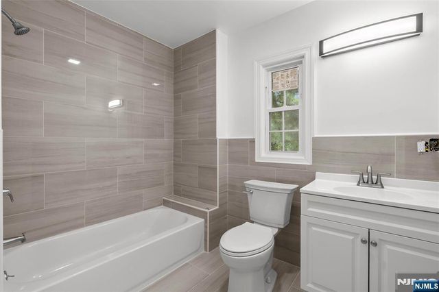 871 Prince Street, Teaneck, NJ 07666