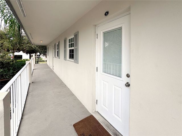 900 Jasmine Lane 9A, Vero Beach, FL 32963