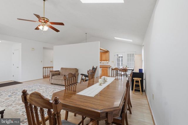 23 TEAKWOOD CT, Harpers Ferry, WV 25425