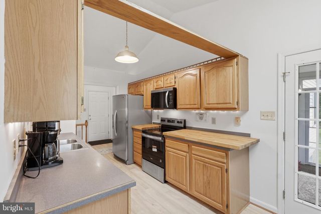 23 TEAKWOOD CT, Harpers Ferry, WV 25425