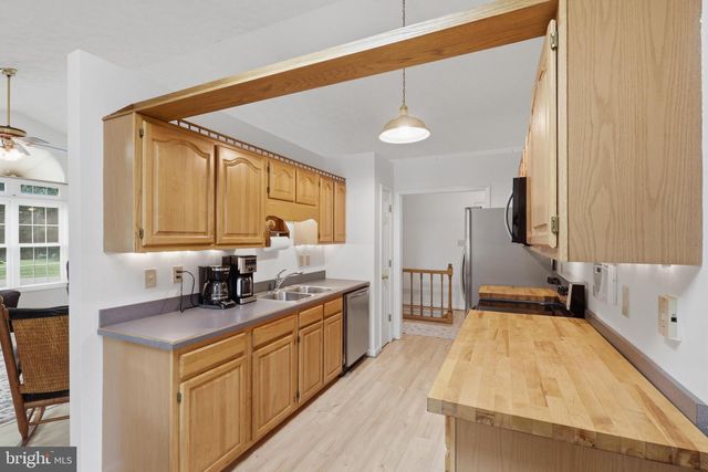 23 TEAKWOOD CT, Harpers Ferry, WV 25425