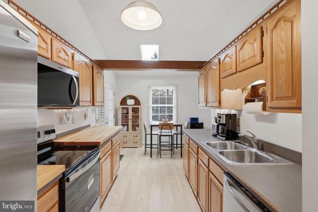 23 TEAKWOOD CT, Harpers Ferry, WV 25425