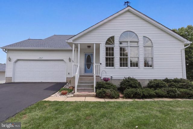 23 TEAKWOOD CT, Harpers Ferry, WV 25425