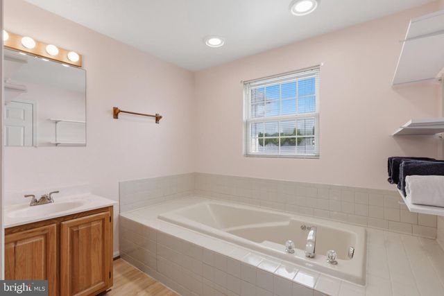23 TEAKWOOD CT, Harpers Ferry, WV 25425