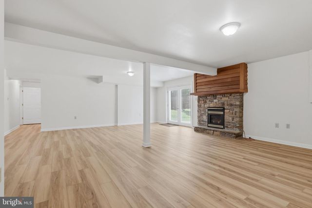23 TEAKWOOD CT, Harpers Ferry, WV 25425