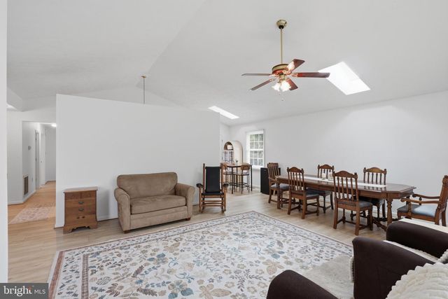 23 TEAKWOOD CT, Harpers Ferry, WV 25425